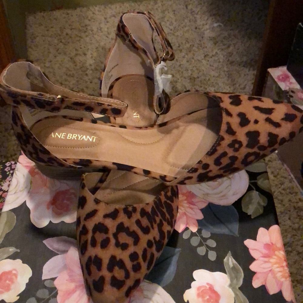 Flat sandals